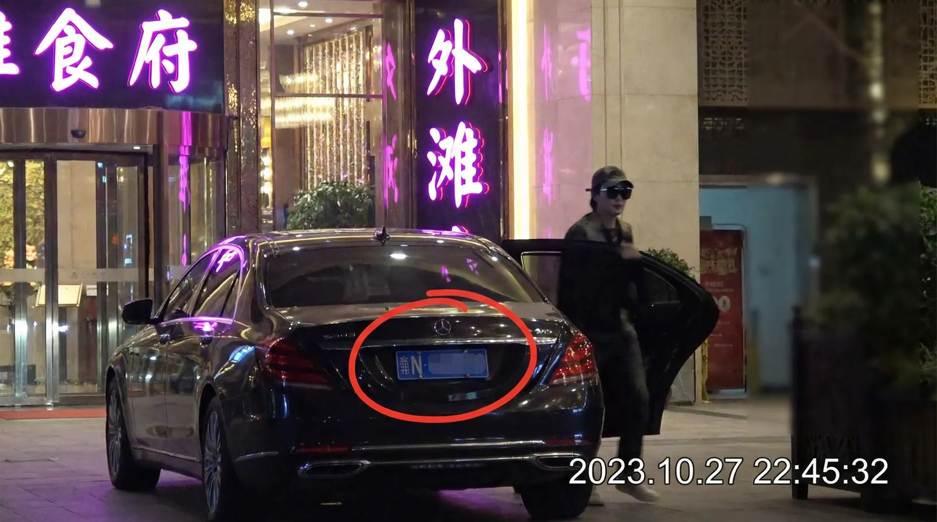 J9体育 - 豪车餐厅外偷拍